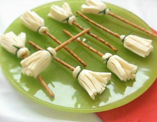 cheese-and-pretzel-broomsticks500